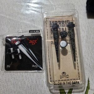 Acrylic black/white flowery size 2 gauges